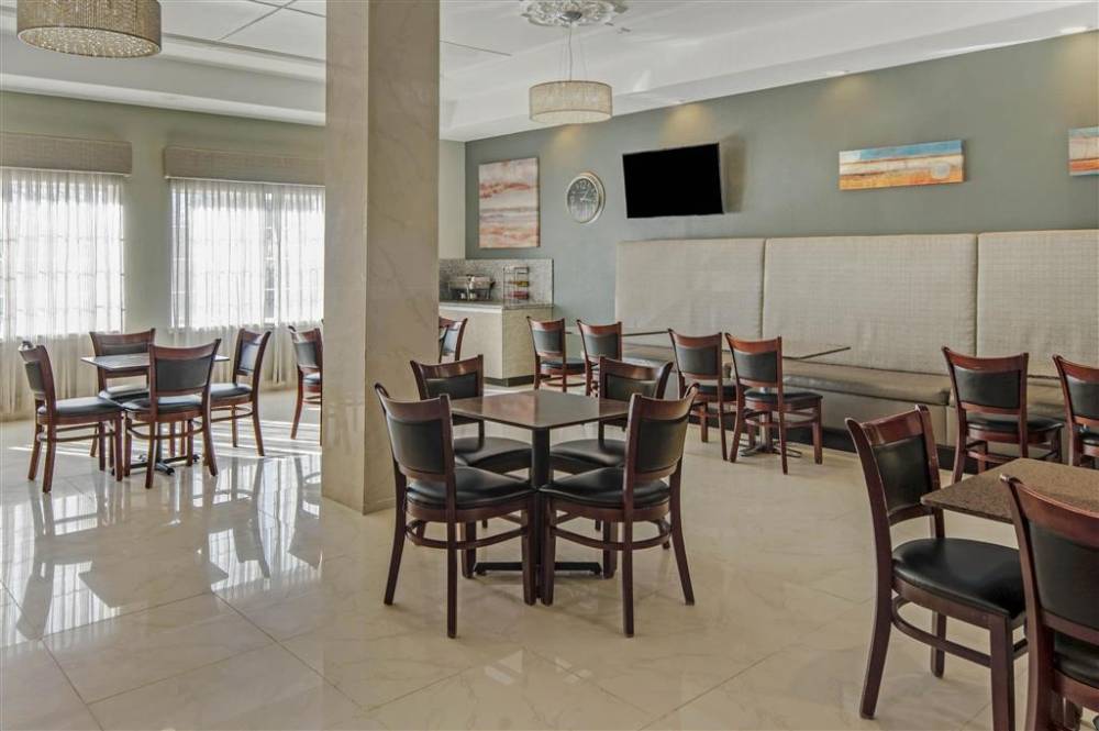 La Quinta Inn & Suites By Wyndham Brownsville North 6