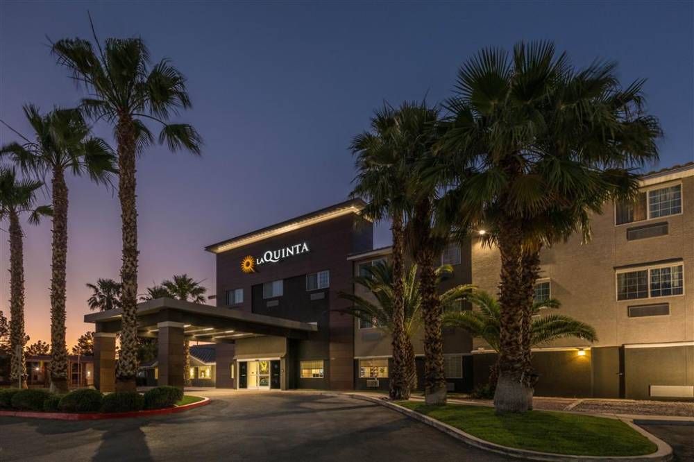 La Quinta Inn & Suites By Wyndham Las Vegas Nellis 3