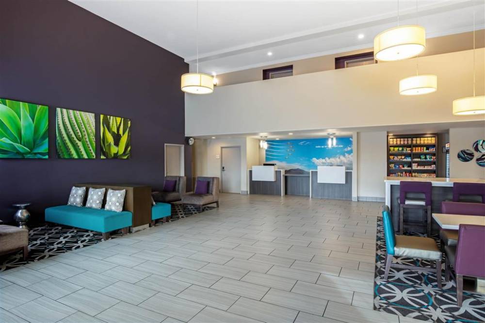 La Quinta Inn & Suites By Wyndham Las Vegas Nellis 4