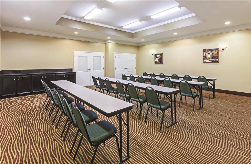 La Quinta Inn & Suites By Wyndham Pearland - Houston South 3