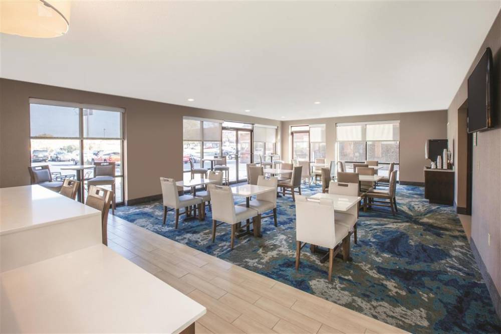 La Quinta Inn & Suites By Wyndham Philadelphia Airport 5