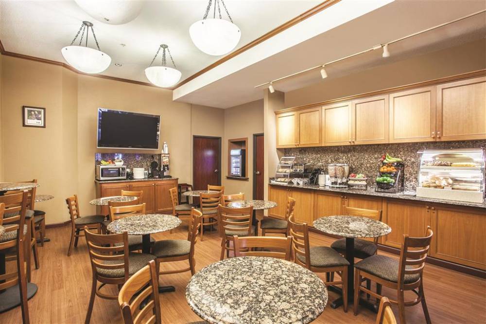 La Quinta Inn & Suites By Wyndham Portland Airport 5