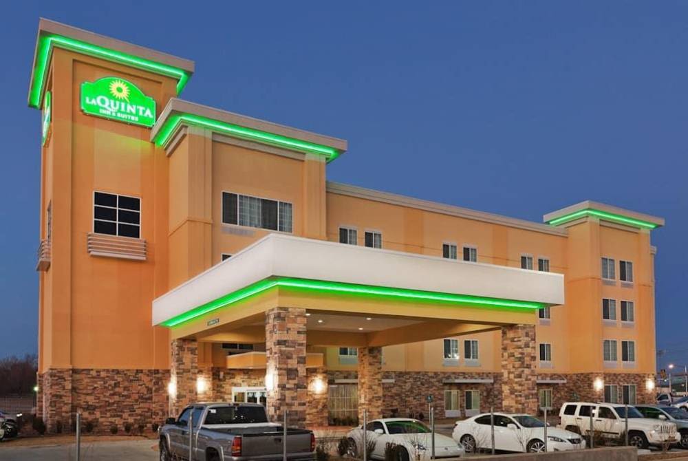 La Quinta Inn & Suites By Wyndham Tulsa - Catoosa Route 66 2