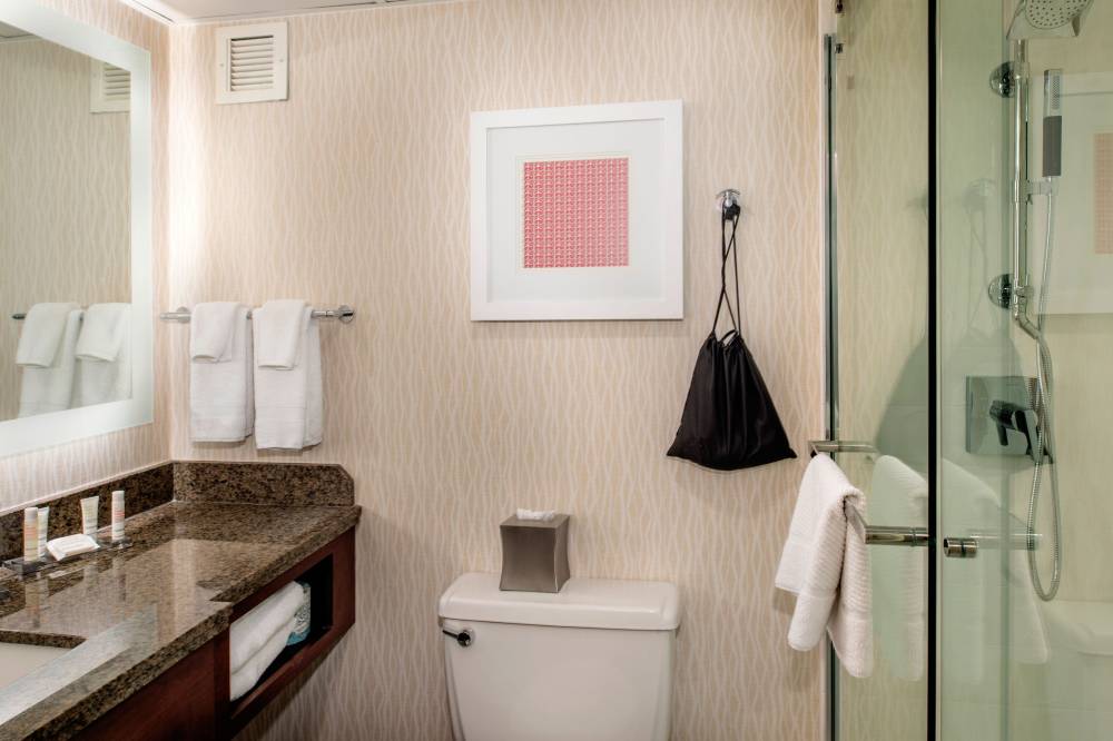 Executive East Tower Bathroom