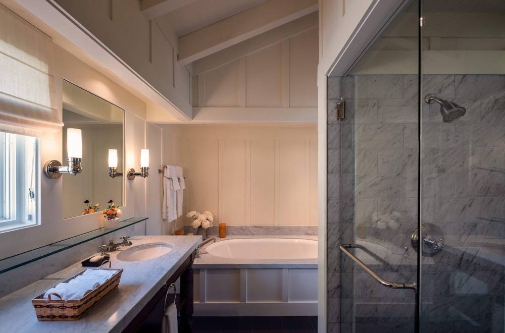 Treeline Suite Bathroom