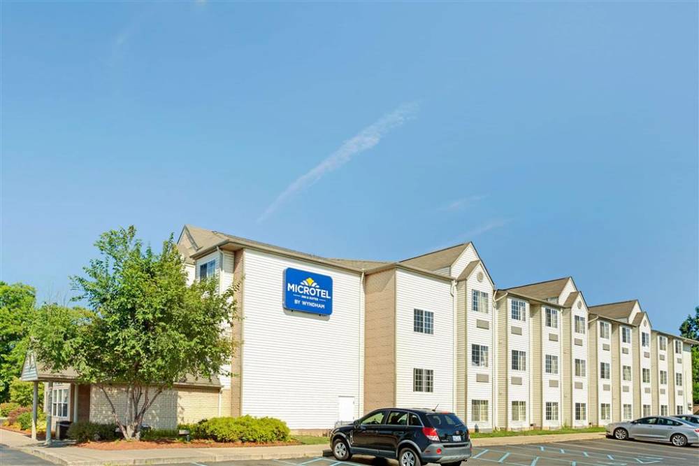 Microtel Inn & Suites By Wyndham Roseville/detroit Area 2