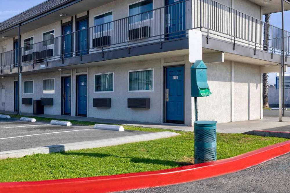 Motel 6 Anaheim - Fullerton East 2