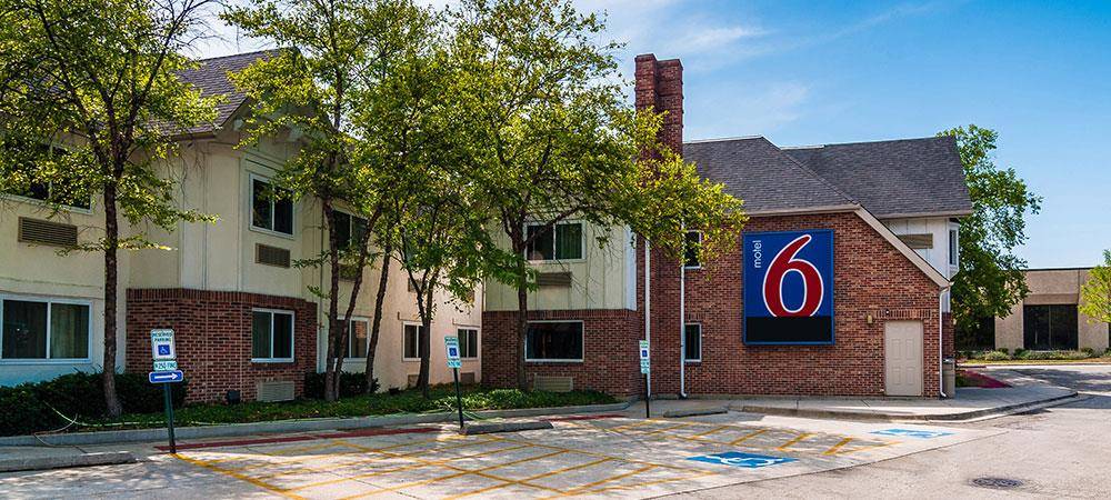 Motel 6 Chicago North Central-arlin 2