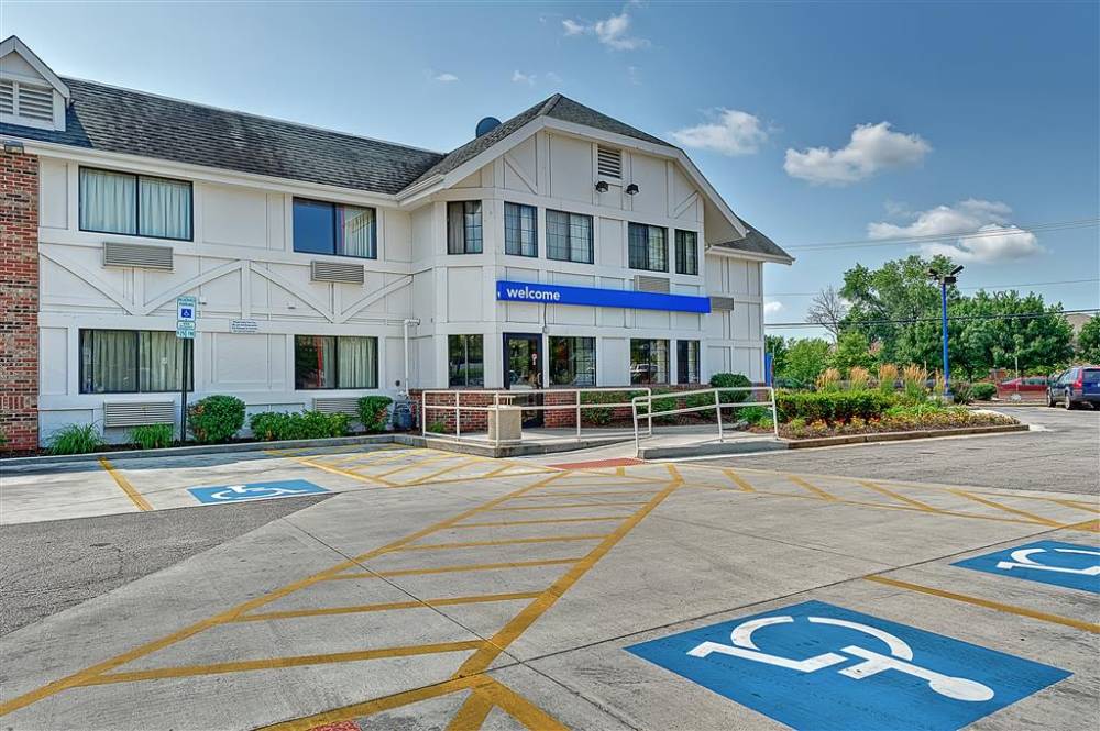 Motel 6 Chicago North Glenview 2