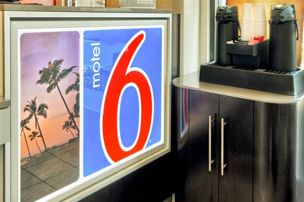 Motel 6 Fresno - Blackstone North 4