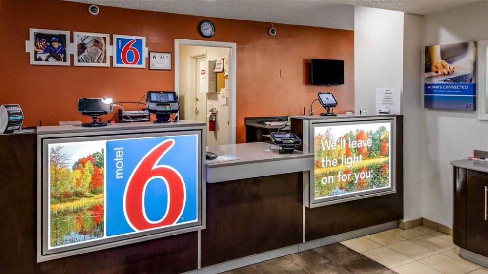 Motel 6 Greensboro Airport 2