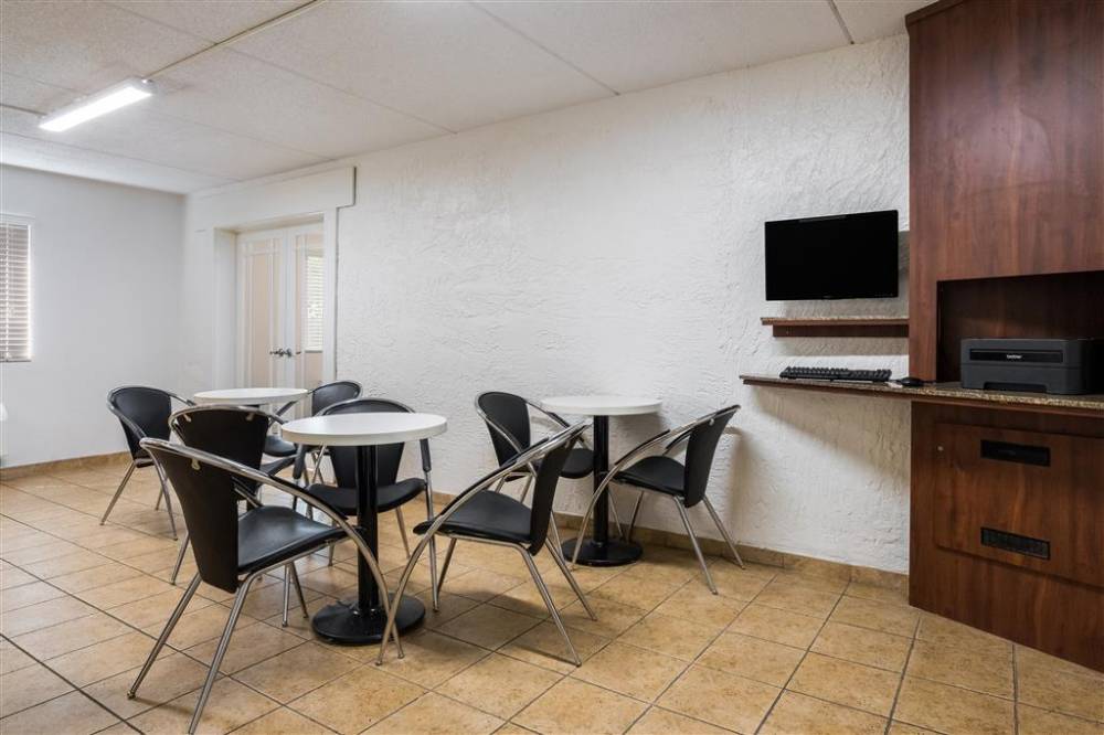 Motel 6 Prospect Heights 4