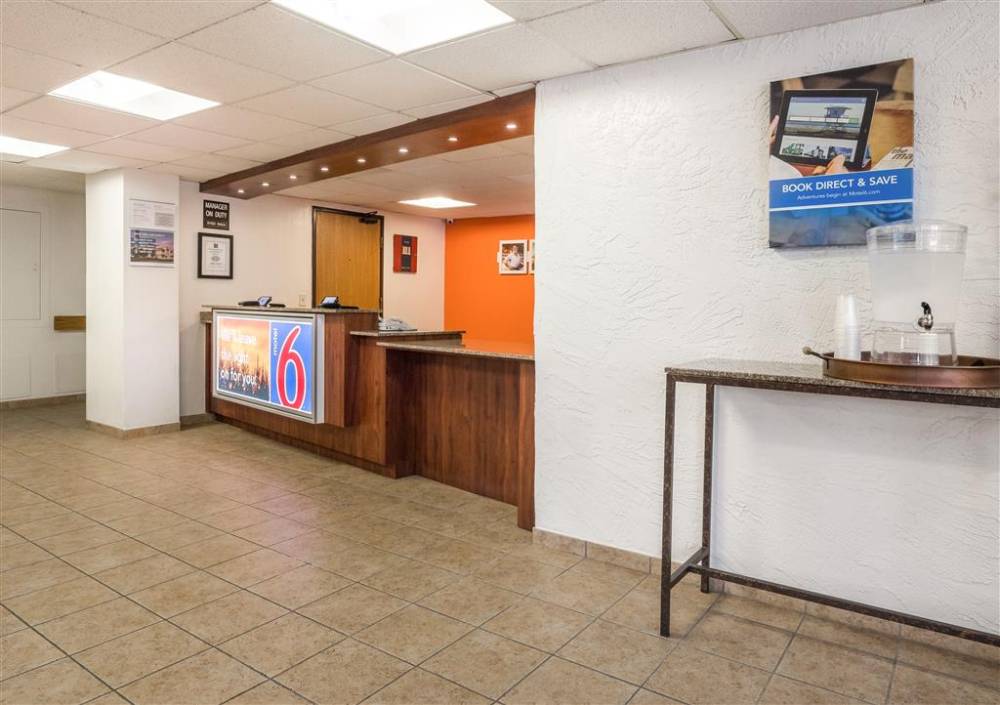 Motel 6 Prospect Heights 3