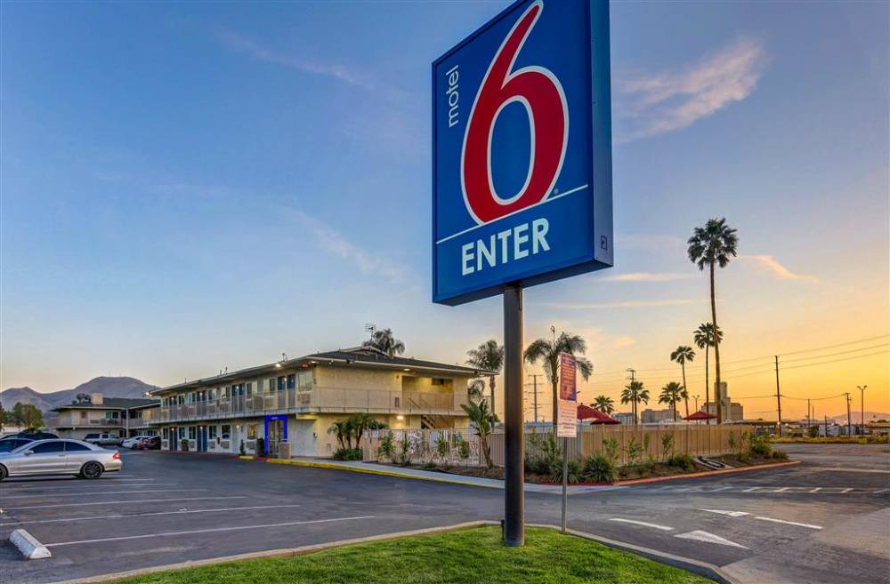 Motel San Bernardino CA South Exterior