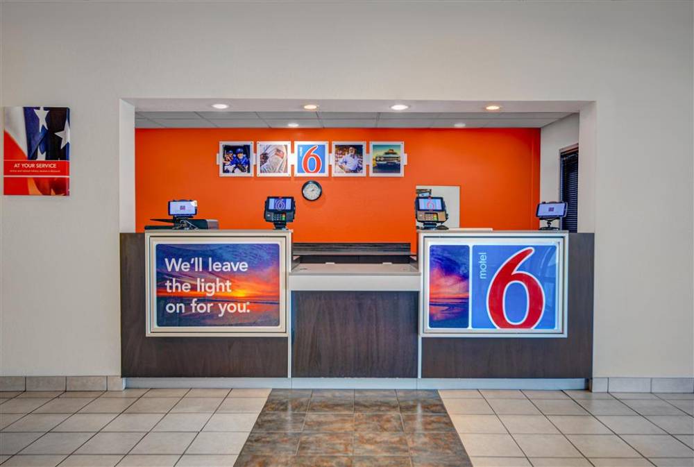 Motel 6 Tallahassee - Downtown 2