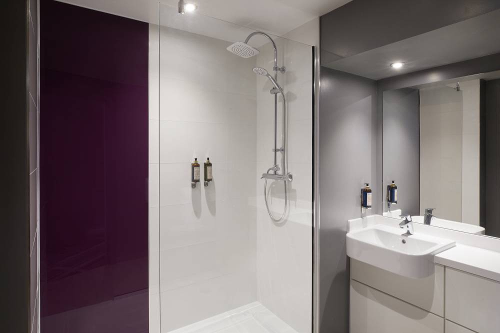 Premier Plus Room Bathroom