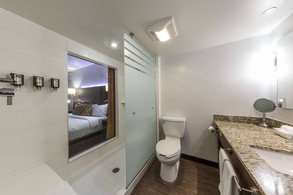 Urban One King Bed Bathroom