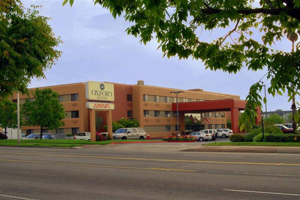 Oxford Suites Redding 2