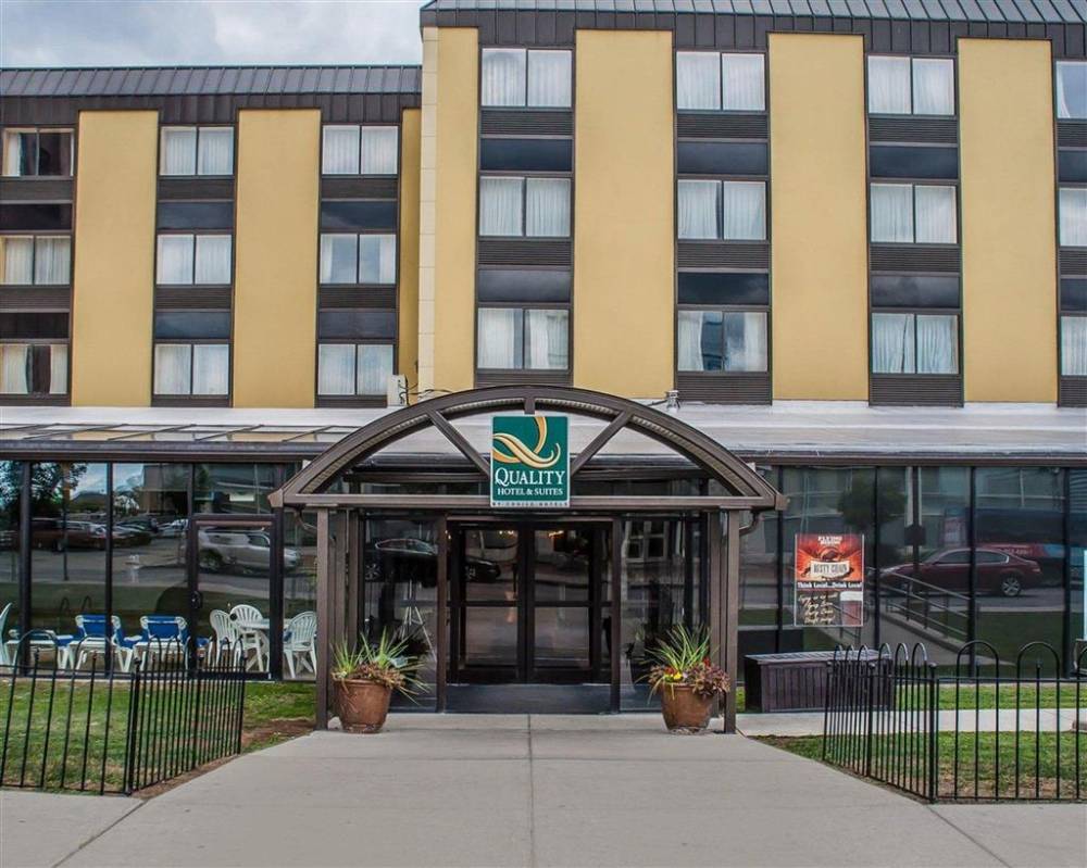 Quality Hotel And Suites At The Falls 2