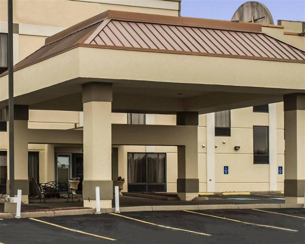 Quality Inn Akron 2