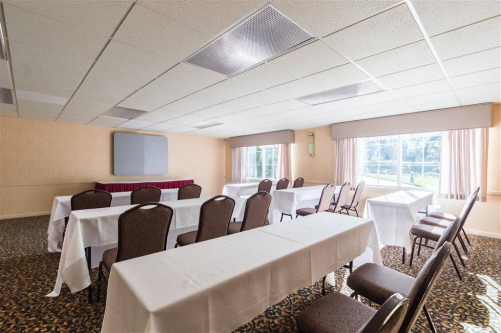 Quality Inn And Suites Conference Center 4