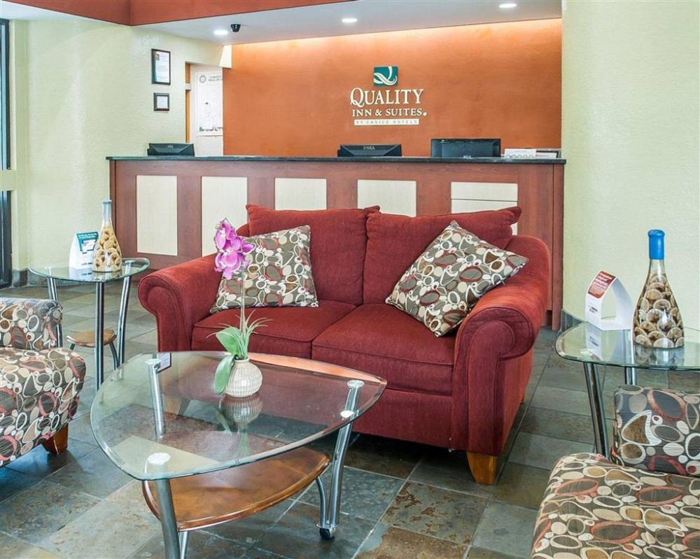 Quality Inn And Suites Kansas City I-435 5