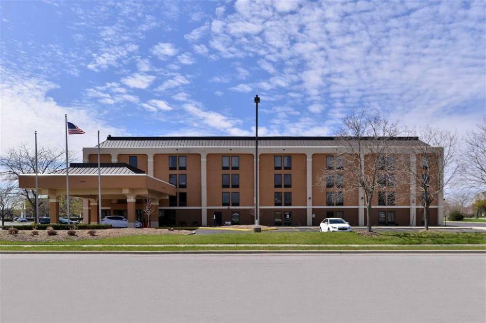 Quality Inn & Suites hotel in Matteson, IL