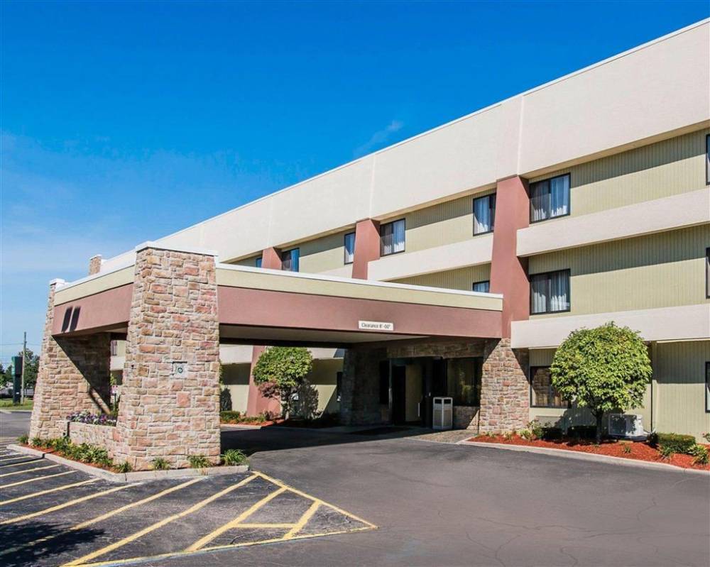 Quality Inn & Suites hotel in Warren, MI