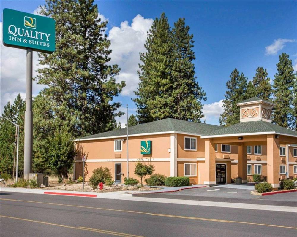 Quality Inn and Suites hotel in Weed, CA