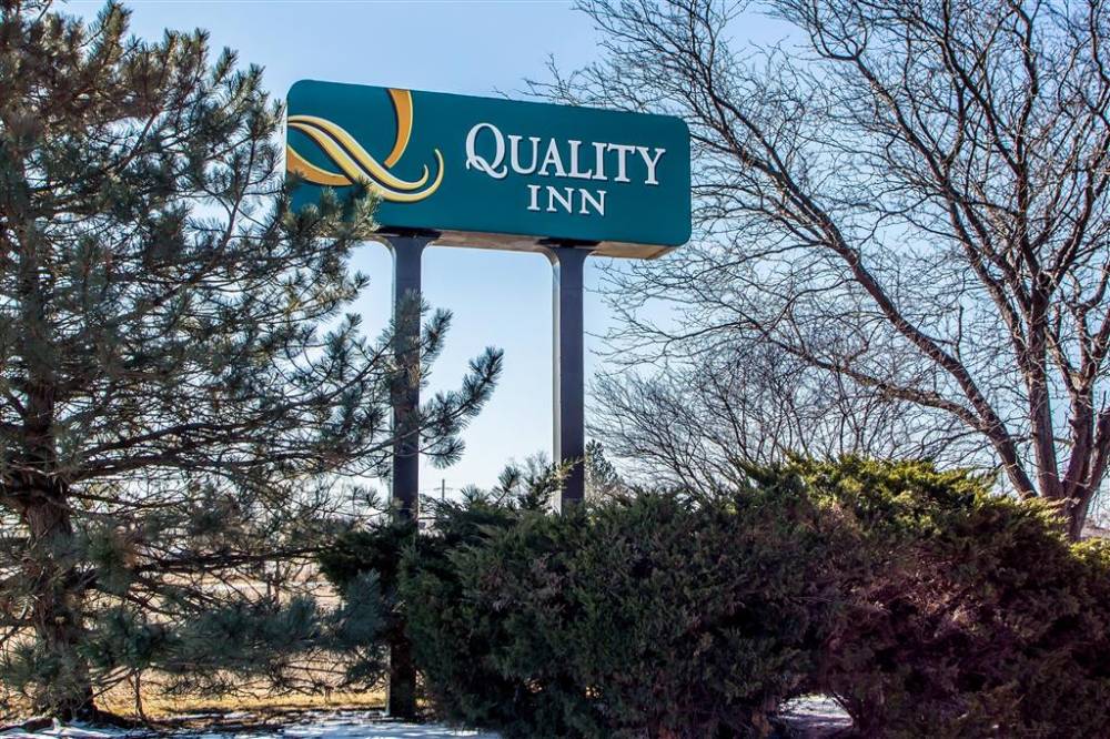 Quality Inn Elgin I-90 4