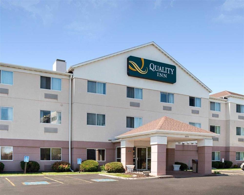 Quality Inn hotel in Brooklyn Center, MN