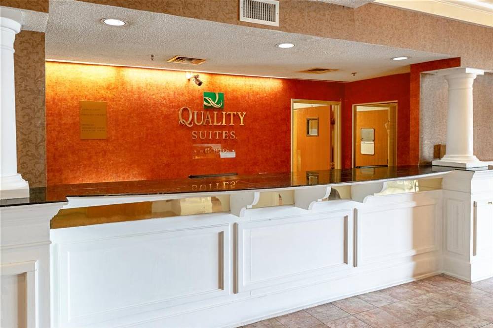 Quality Suites San Antonio 4