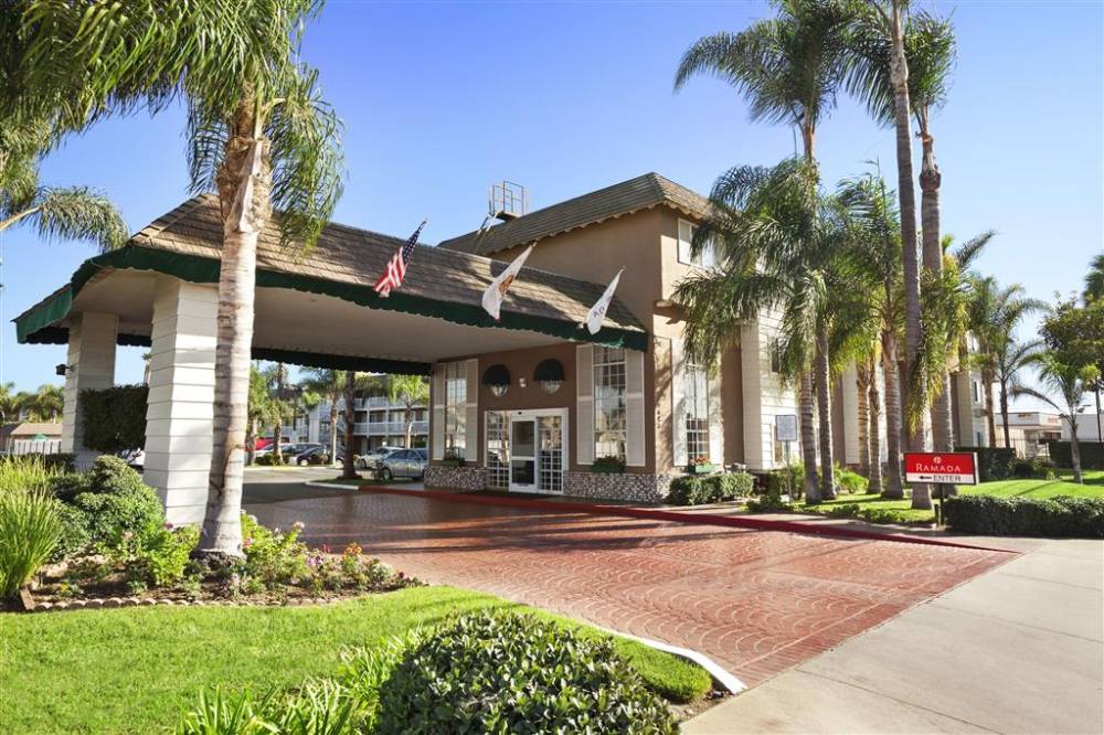 Ramada By Wyndham Costa Mesa/newport Beach 2