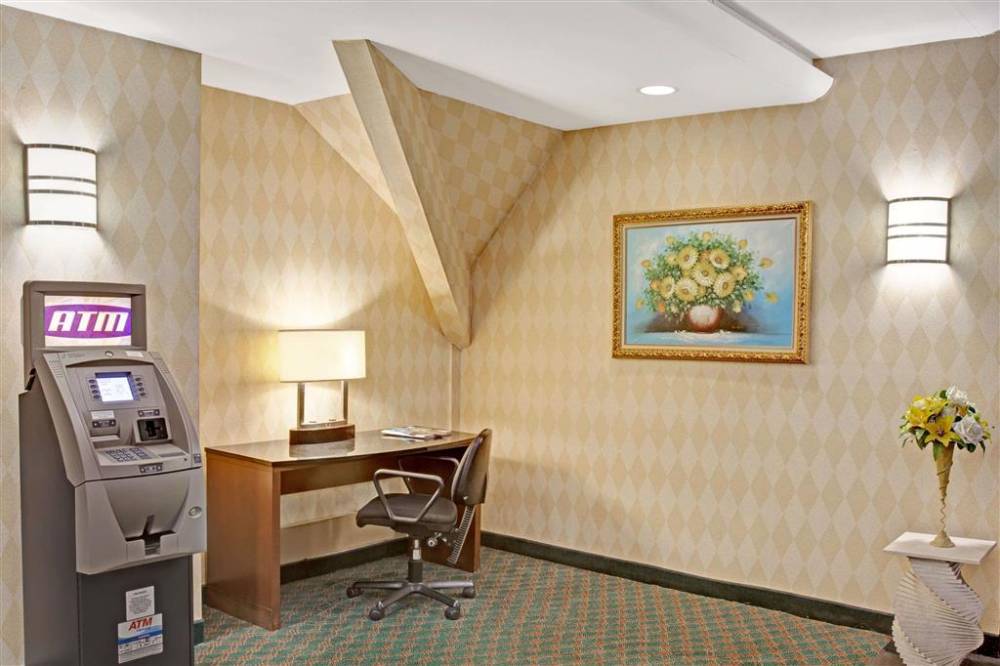 Ramada By Wyndham Parsippany 5