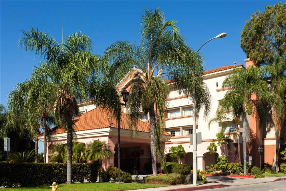 Ramada South El Monte Exterior