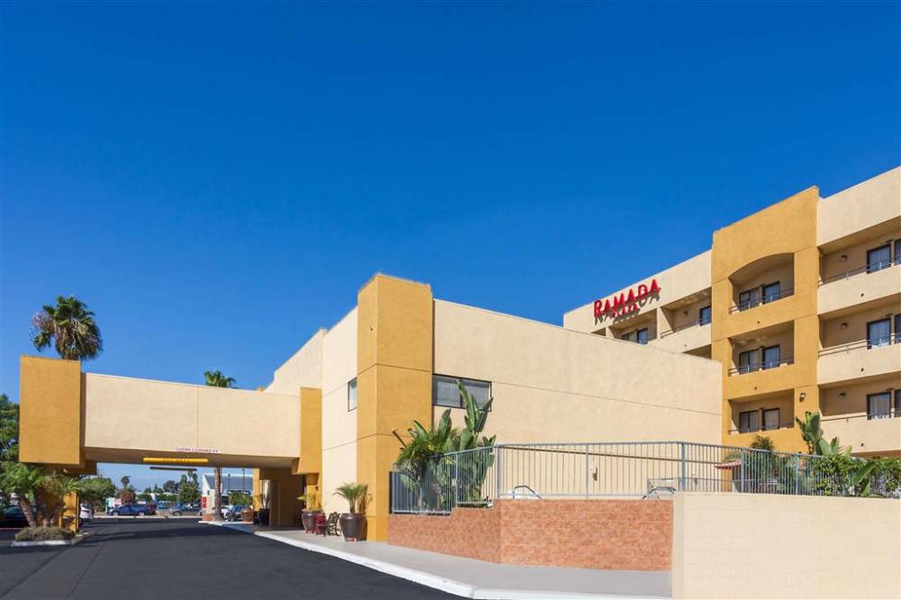 Ramada Plaza By Wyndham Garden Grove/anaheim South 2