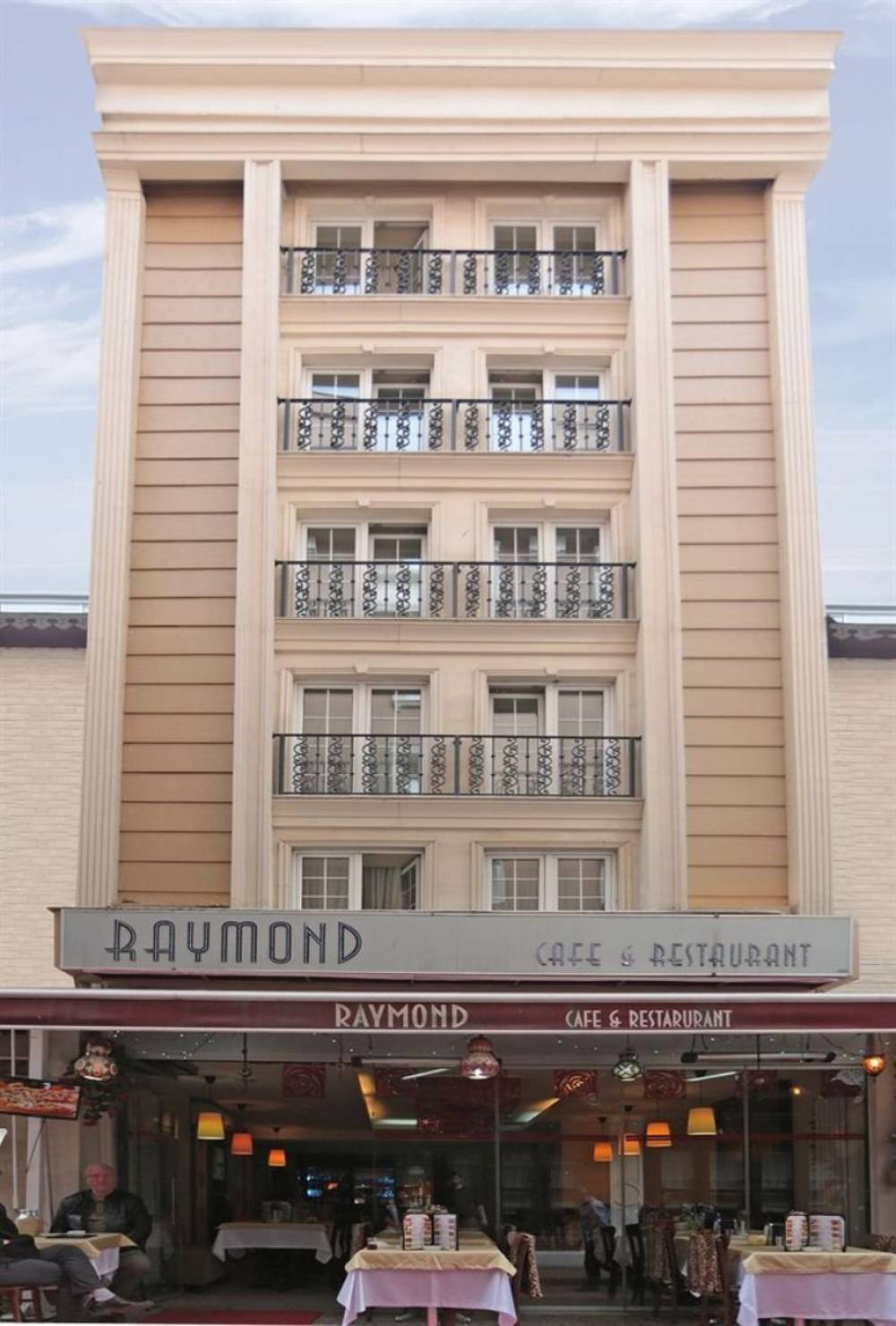 Raymond Hotel,