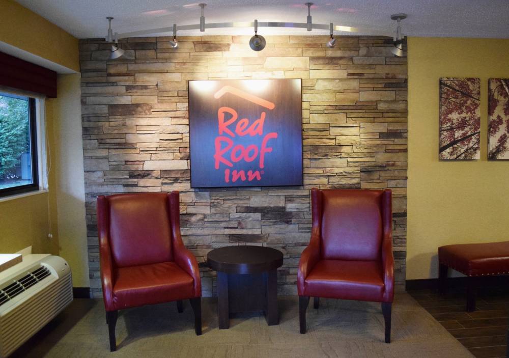 Red Roof Buffalo-niagara Airport  8