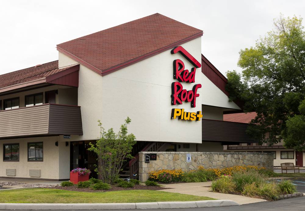 Red Roof Plus Pittsburgh South Airport 5