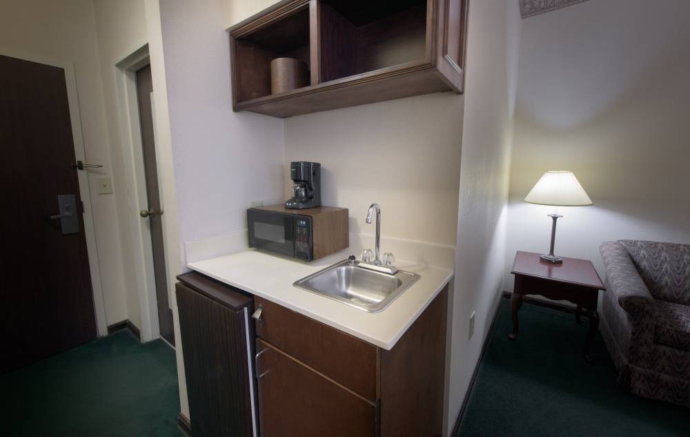 Albany_GA_Cheap_Hotel_Suite_Kitchenette