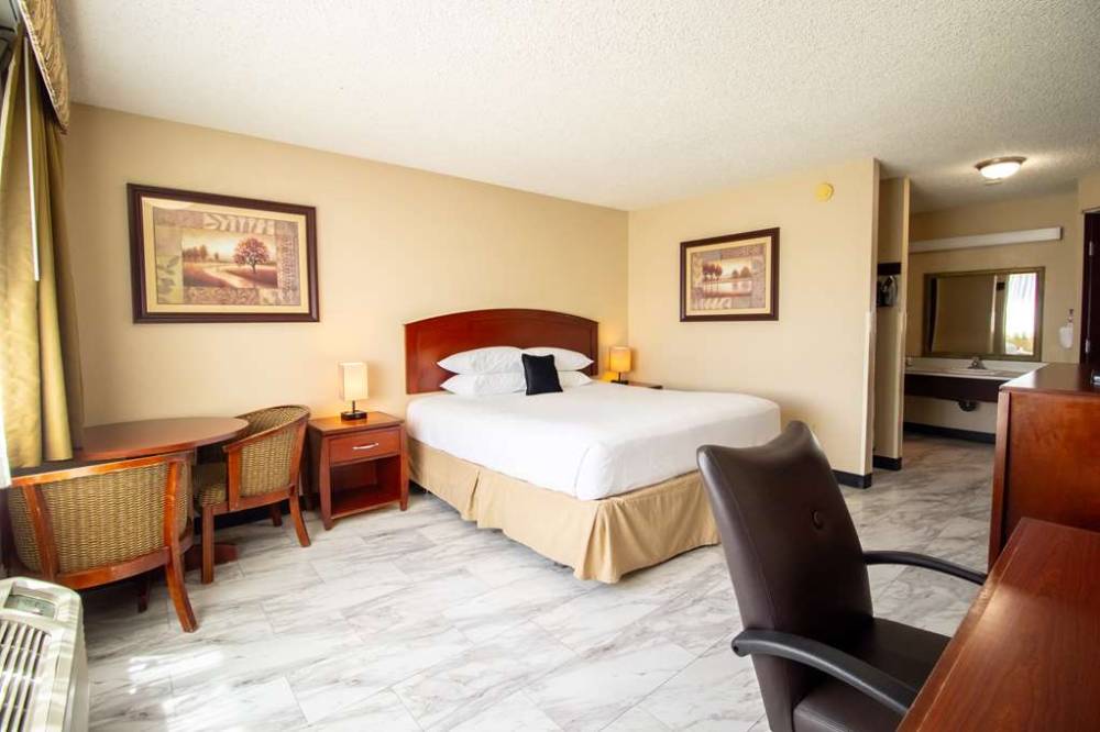 Redlion Inn  Suites Vancouver 10