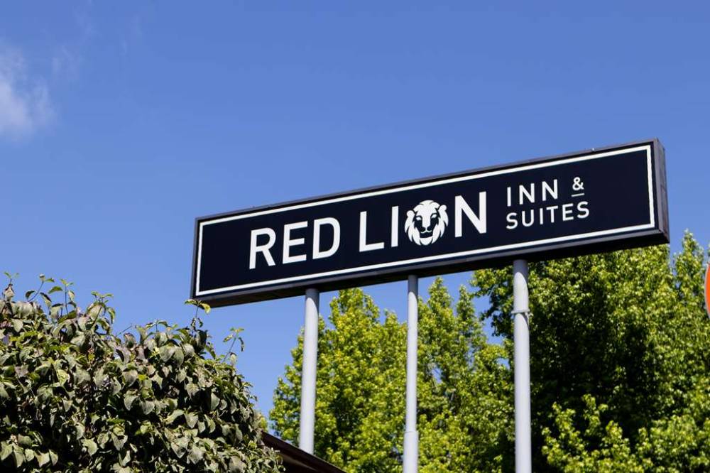 Redlion Inn  Suites Vancouver 4