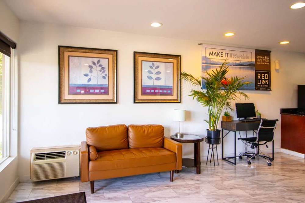 Redlion Inn  Suites Vancouver 7