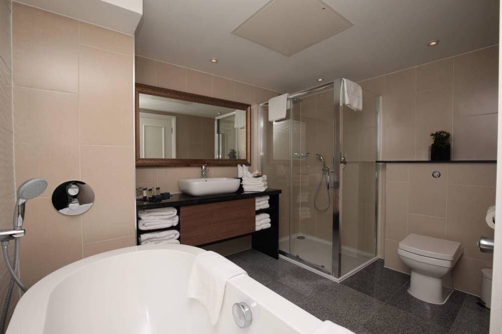 Executive Suite - Bathroom