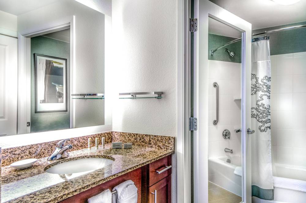 Suite Bathroom