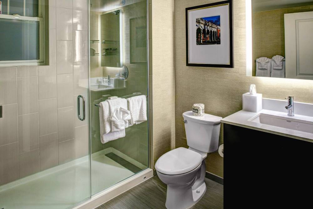 Suite Bathroom