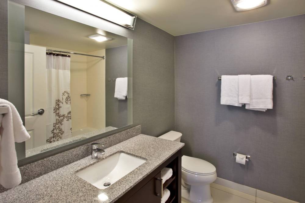 Suite Bathroom