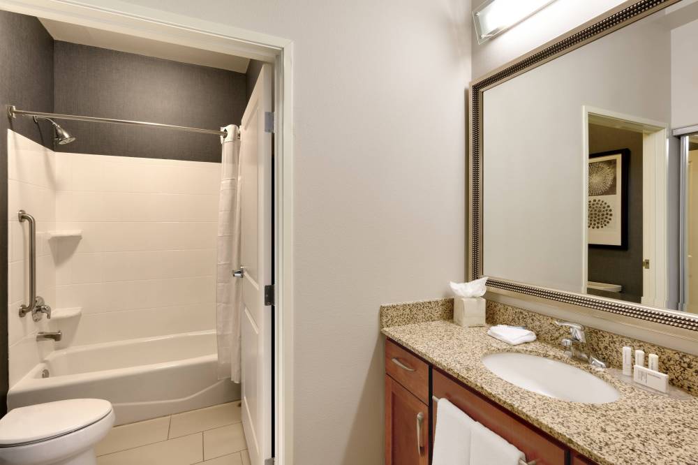 Studio Suite - Bathroom