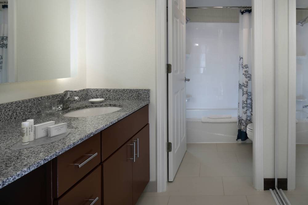 Suite Bathroom