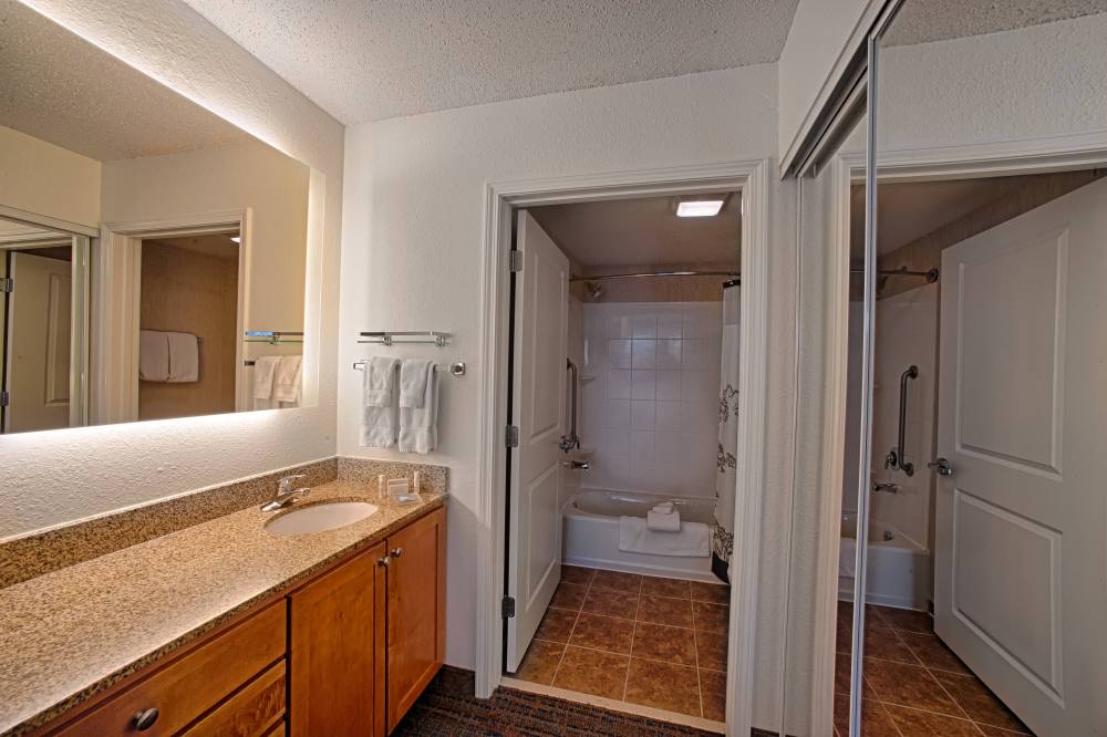 Suite Bathroom